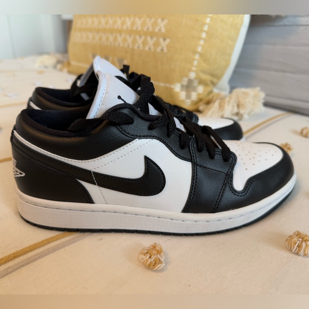 Air Jordan 1 Low  Size 8 women’s